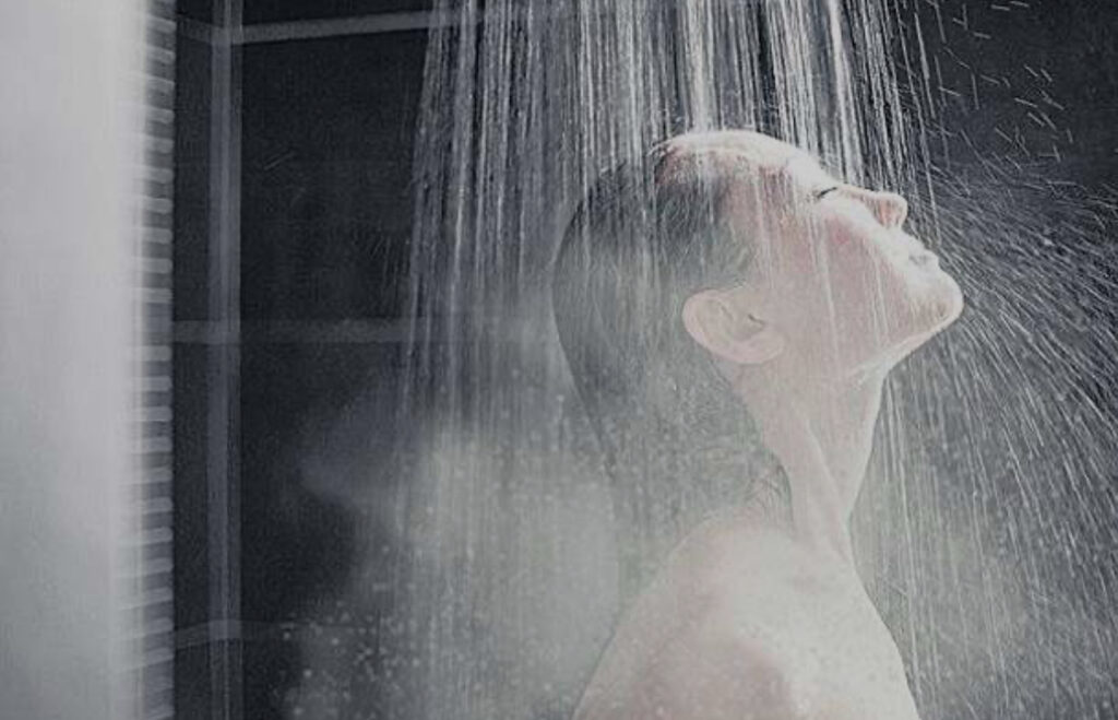 Banhos muito quentes e demorados ressecam a pele, principalmente no inverno